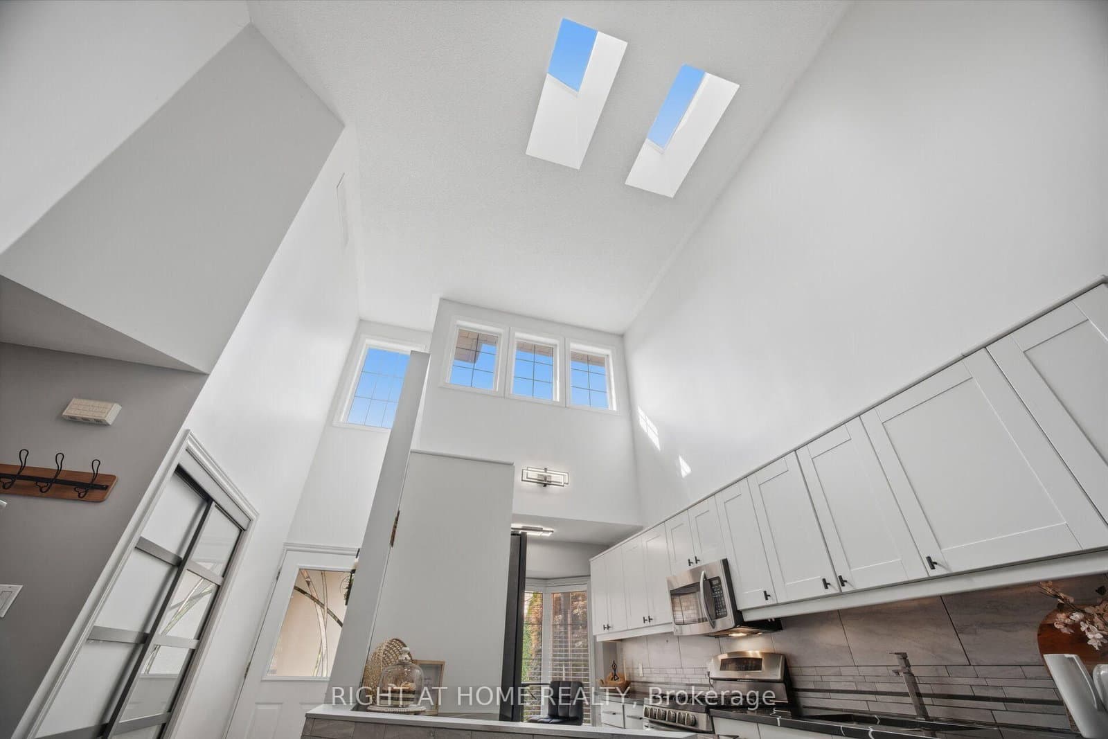 3064 Lakeshore Road W - Image 5