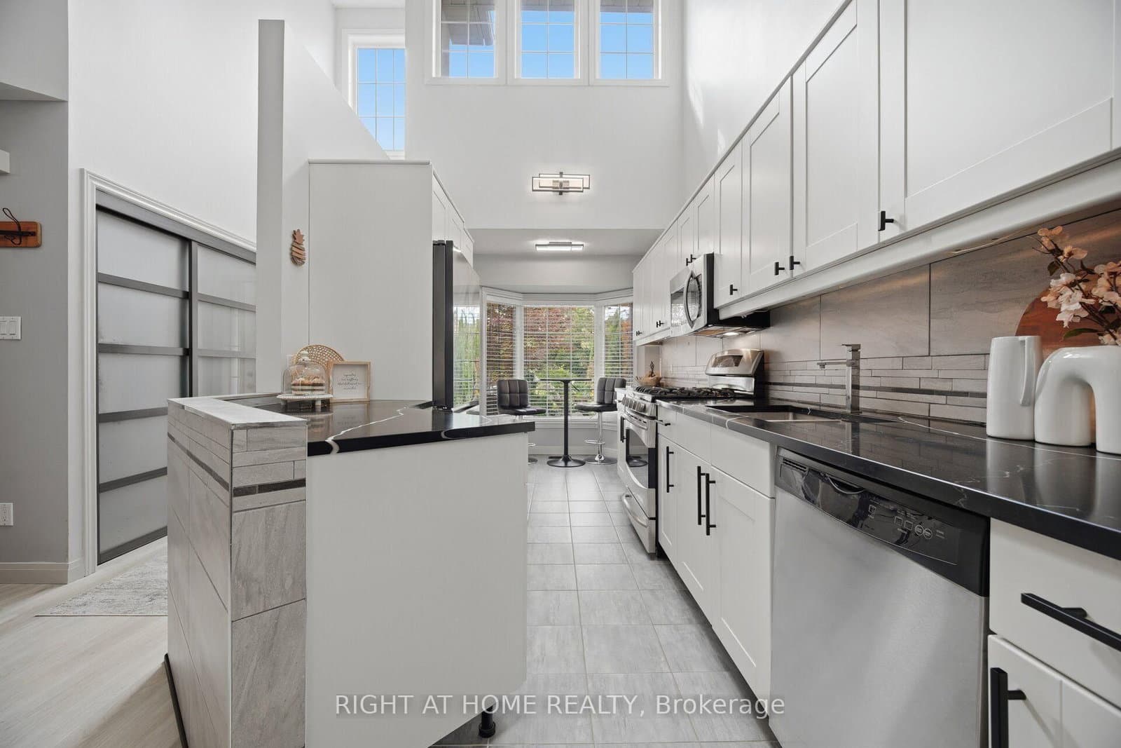 3064 Lakeshore Road W - Image 6