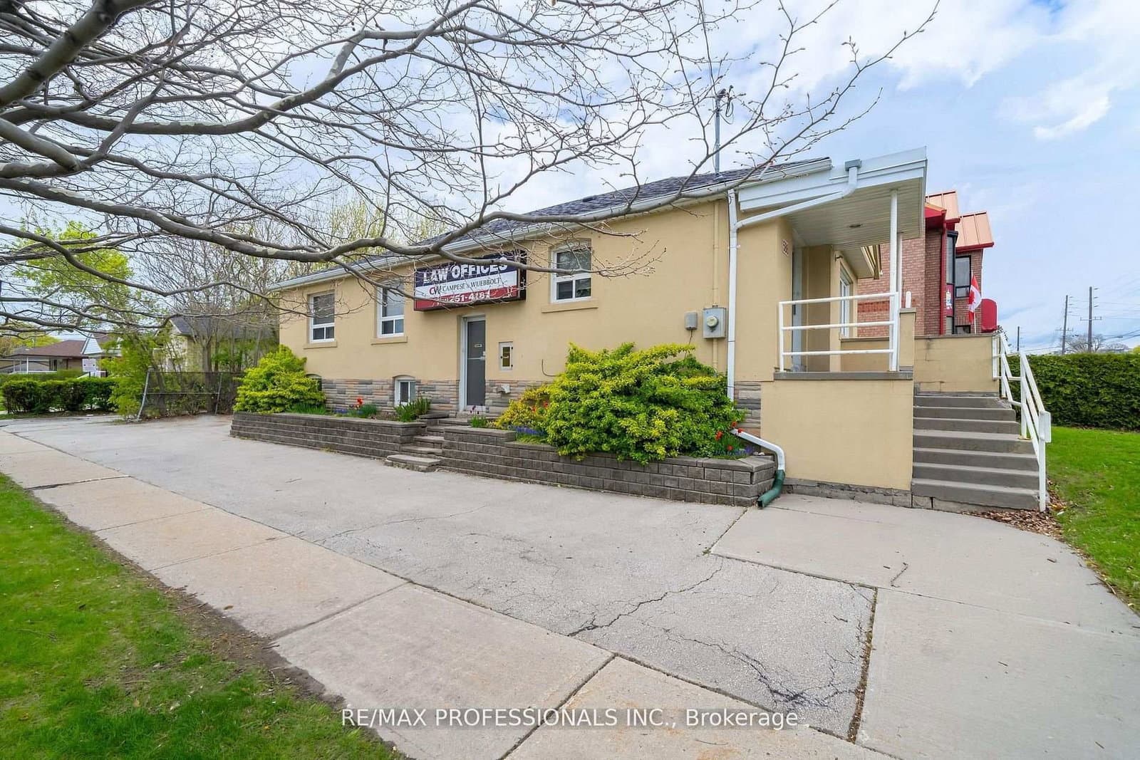 586 Browns Line - Image 2