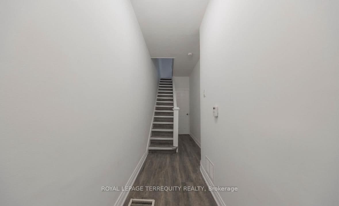 185 Laughton Avenue, Unit Upper - Image 6