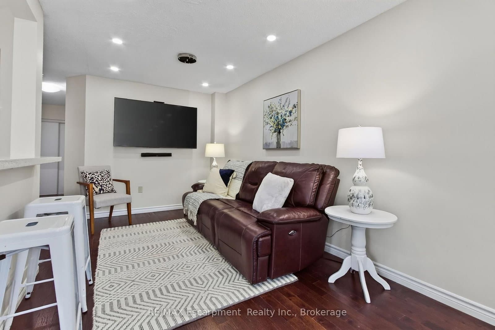 5143 Lampman Avenue - Image 6