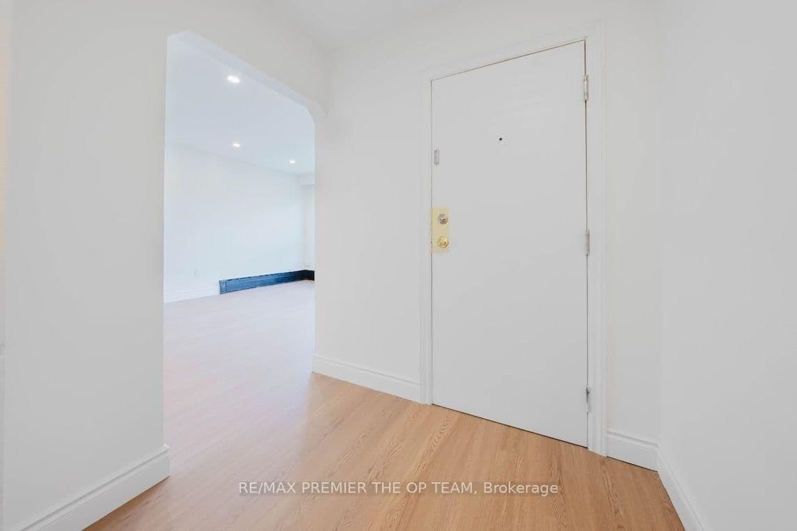 299 Quebec Avenue, Unit 3 - Image 6