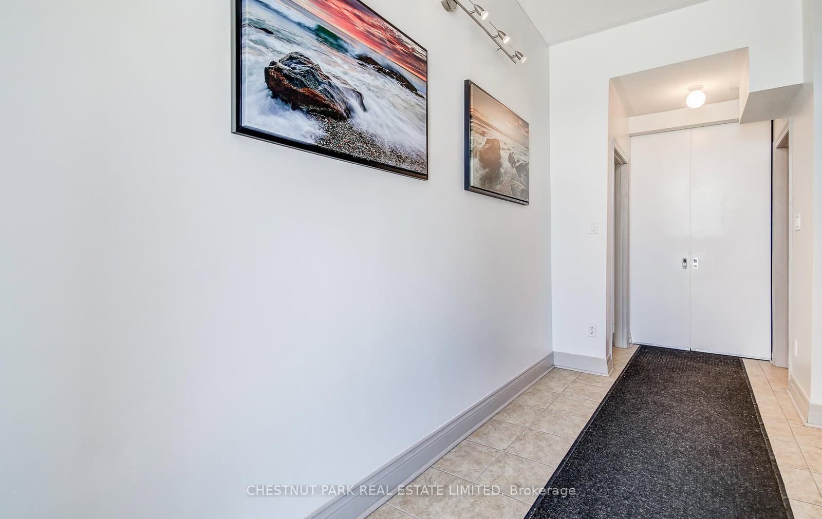 885 E Lakeshore Road E, Unit 5 - Image 4
