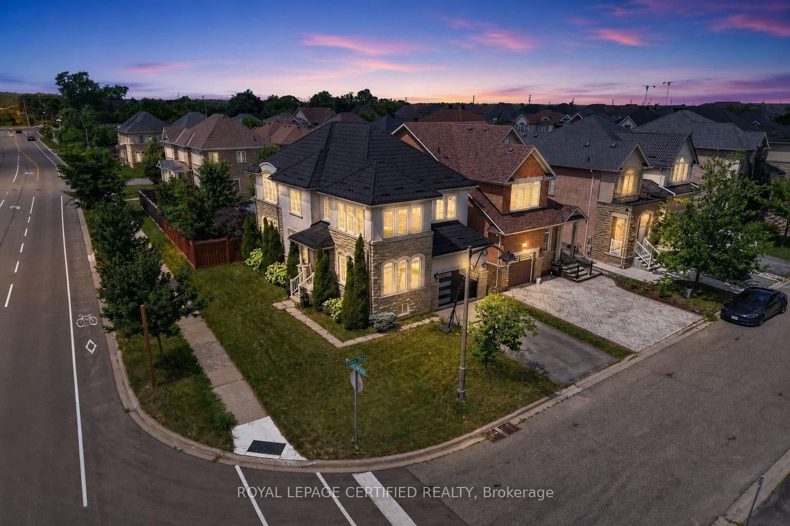 2561 Grand Oak Trail - Image 2