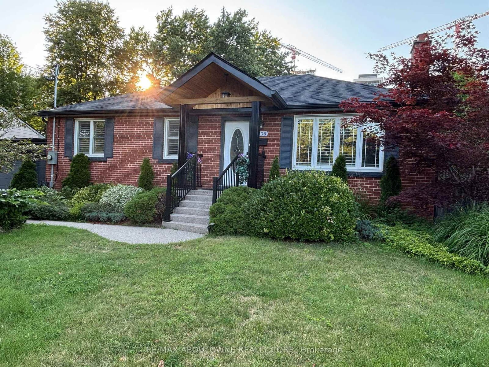 2105 Maplewood Drive - Image 4