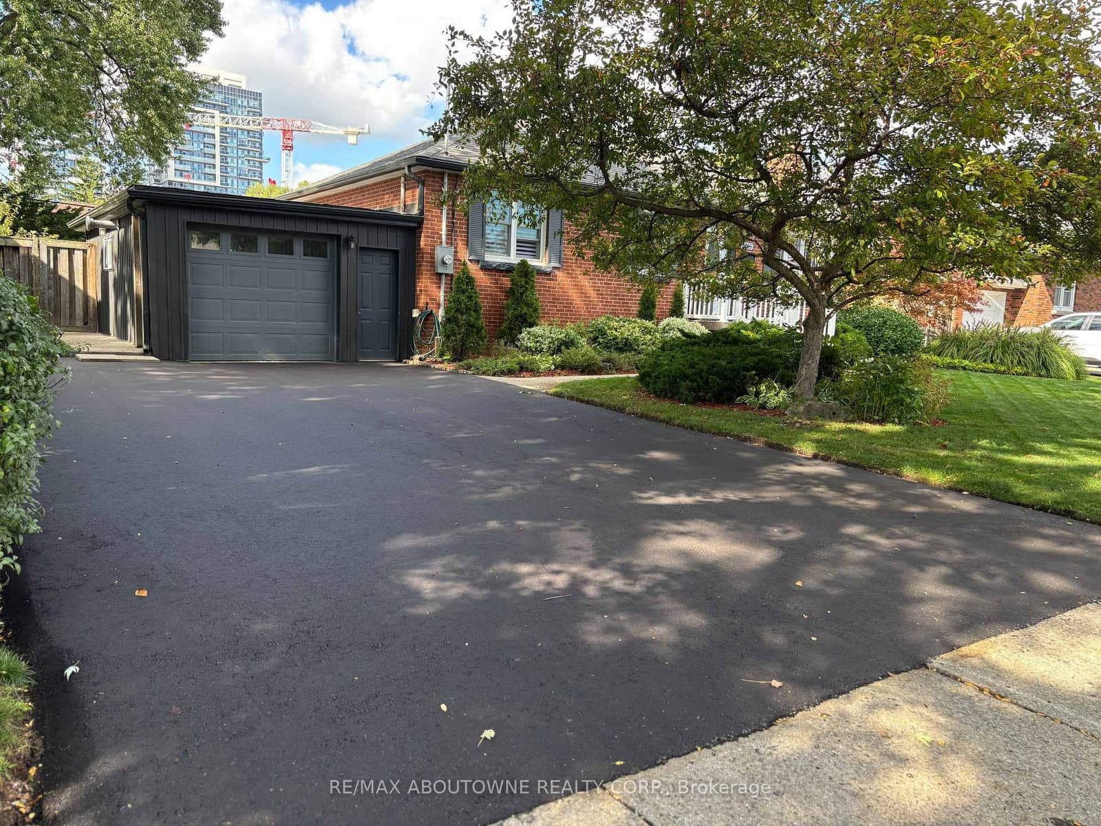 2105 Maplewood Drive - Image 6