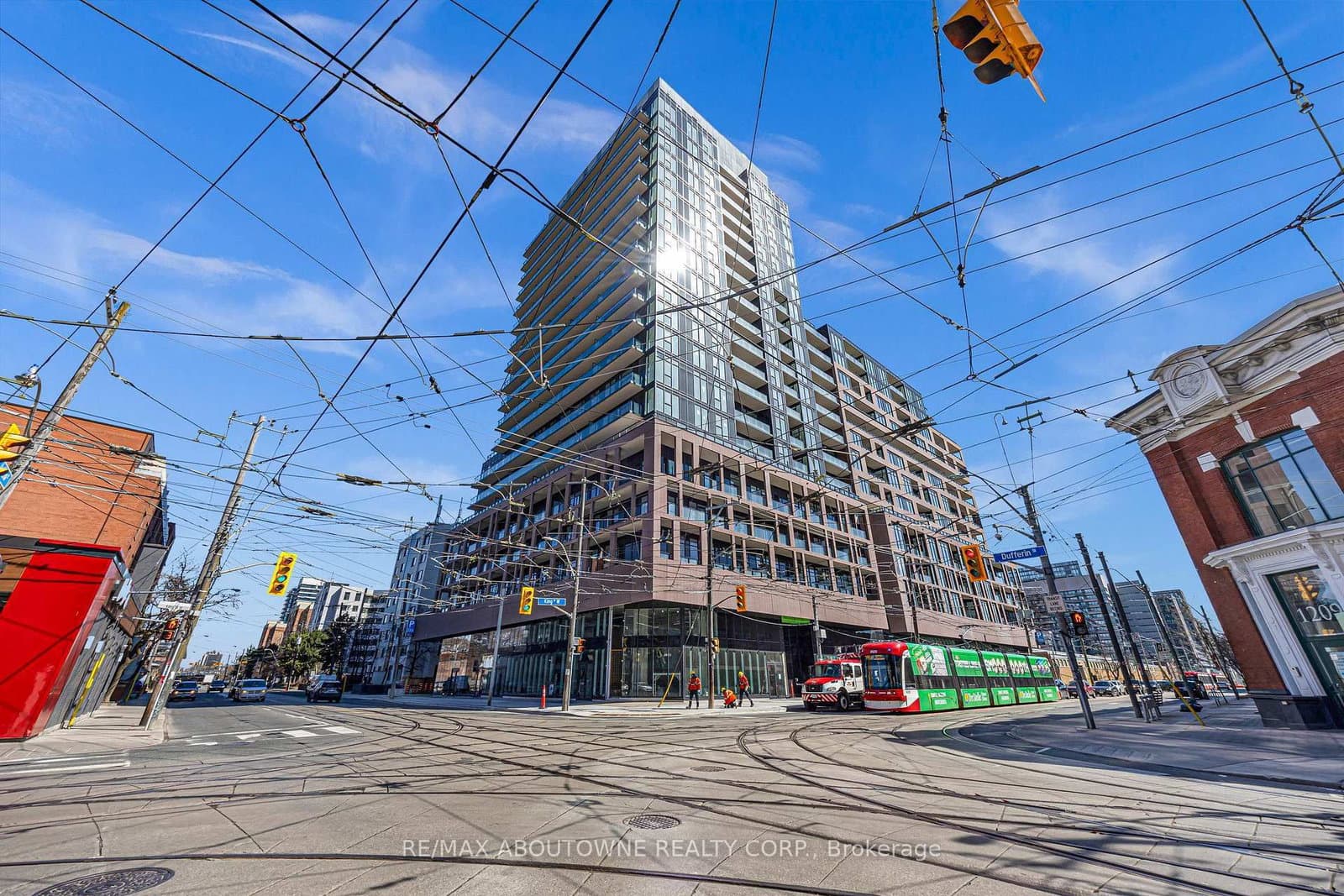 285 Dufferin Street W, Unit 425 - Image 2