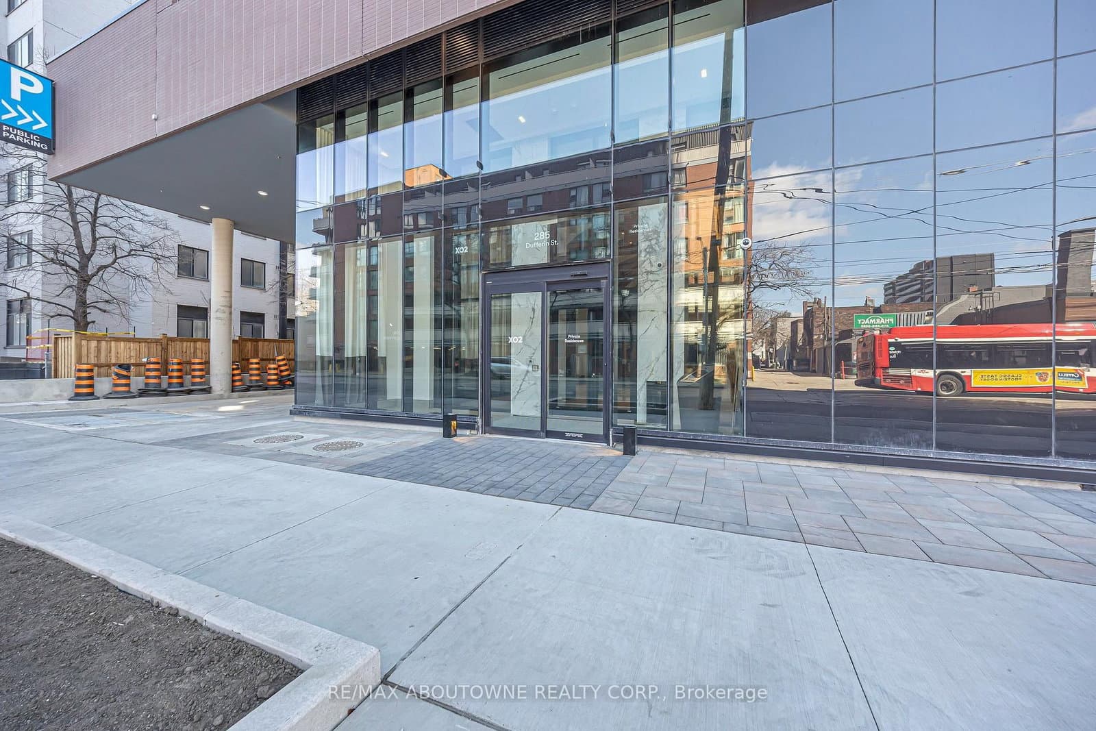285 Dufferin Street W, Unit 425 - Image 3
