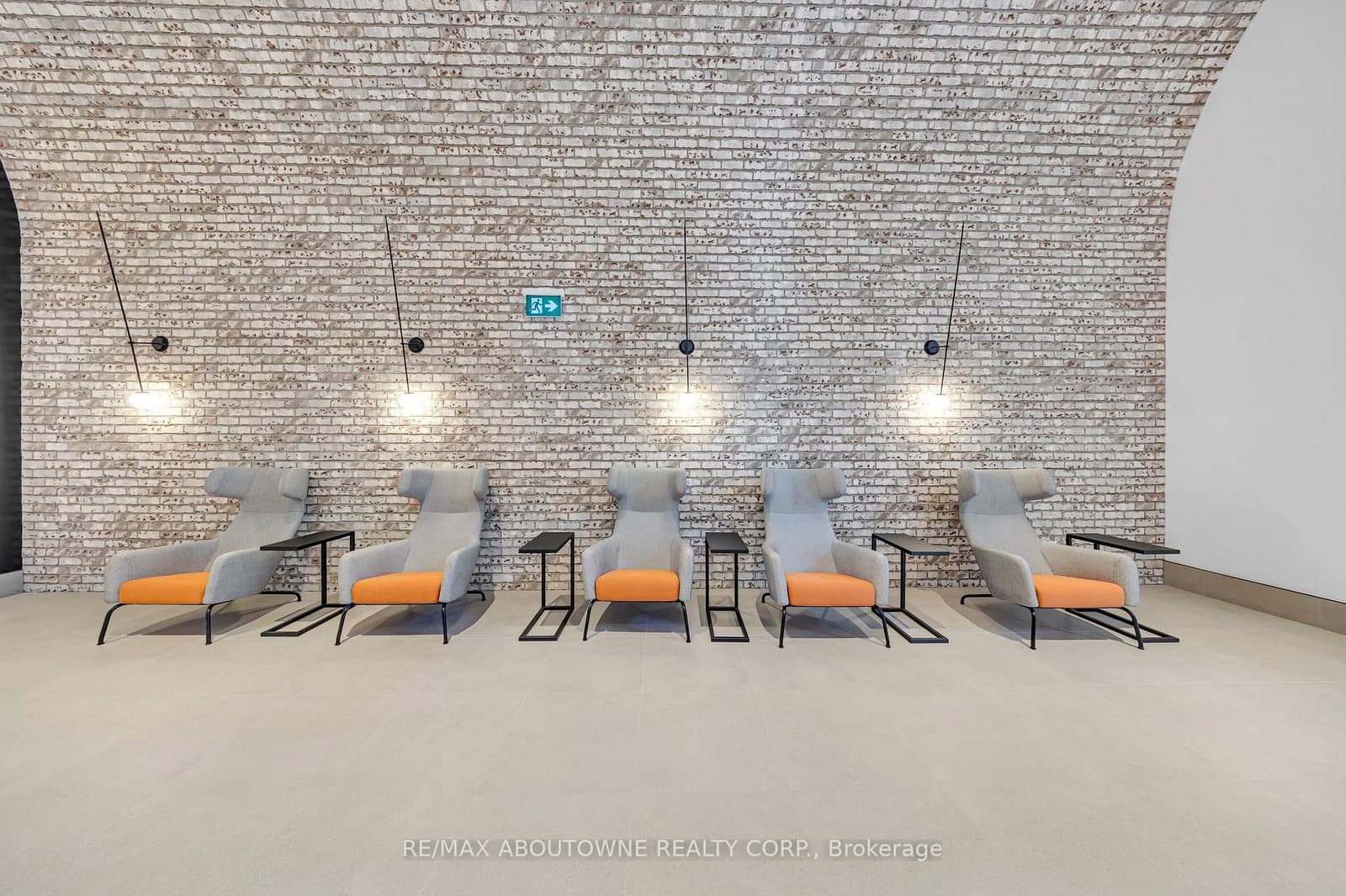 285 Dufferin Street W, Unit 425 - Image 5