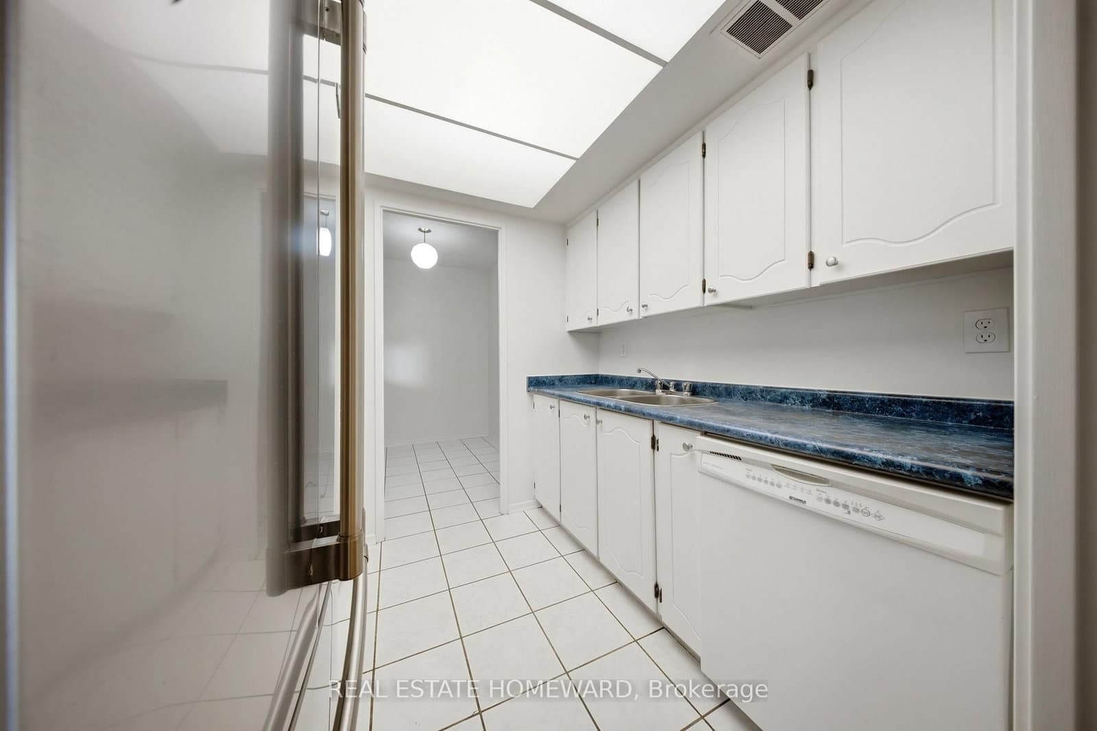 1515 Lakeshore Road E, Unit 1505 - Image 6