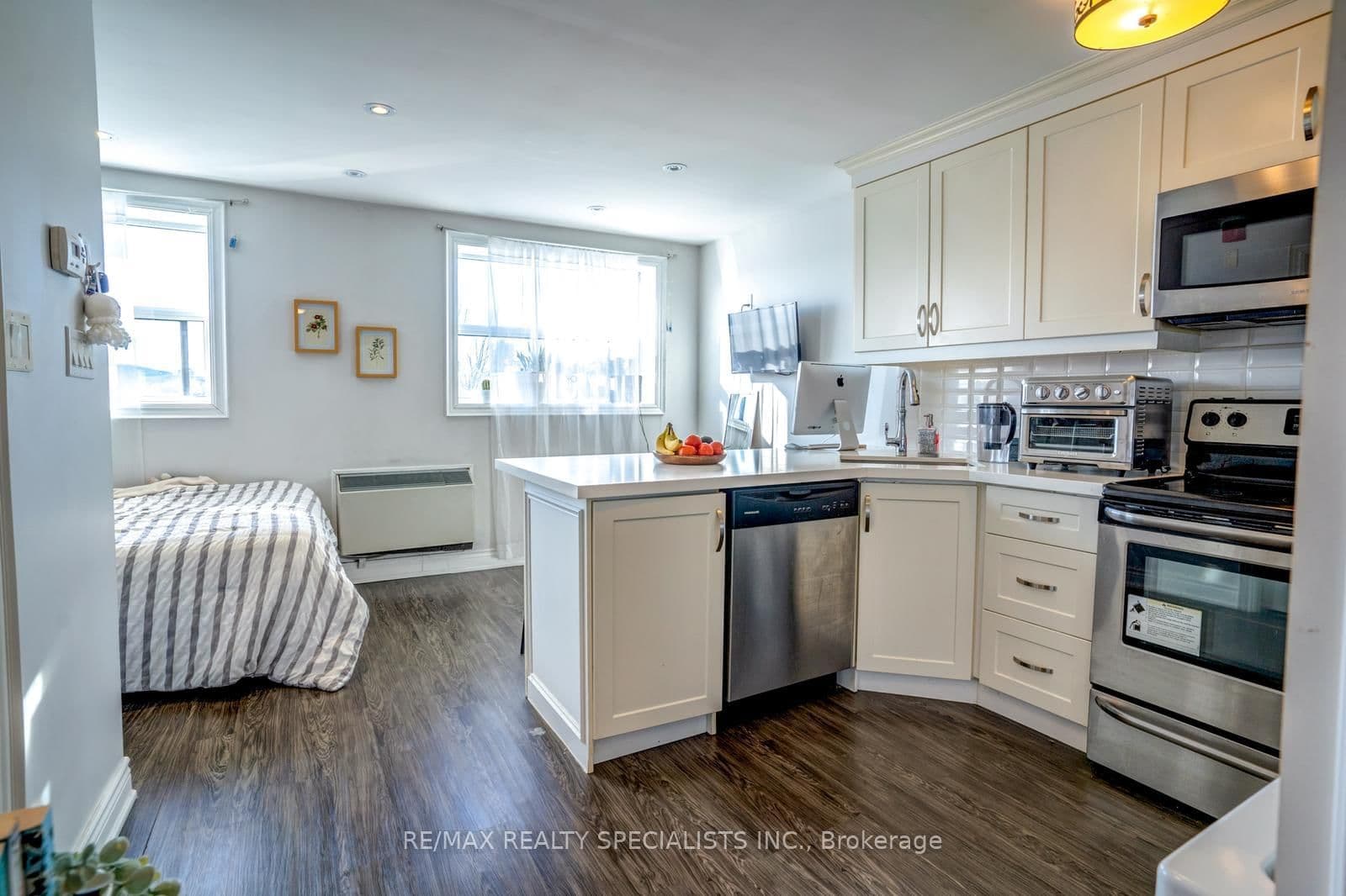 6 Brant Avenue - Image 5
