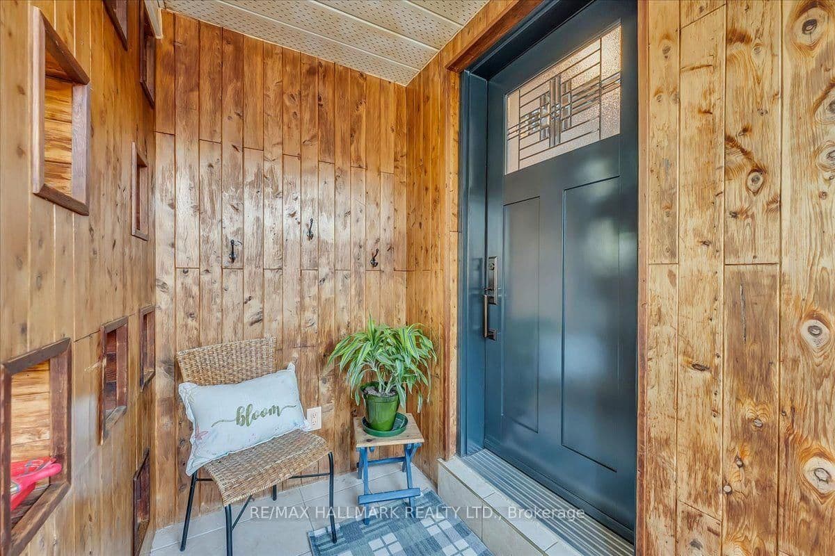 1286 Napier Crescent - Image 4