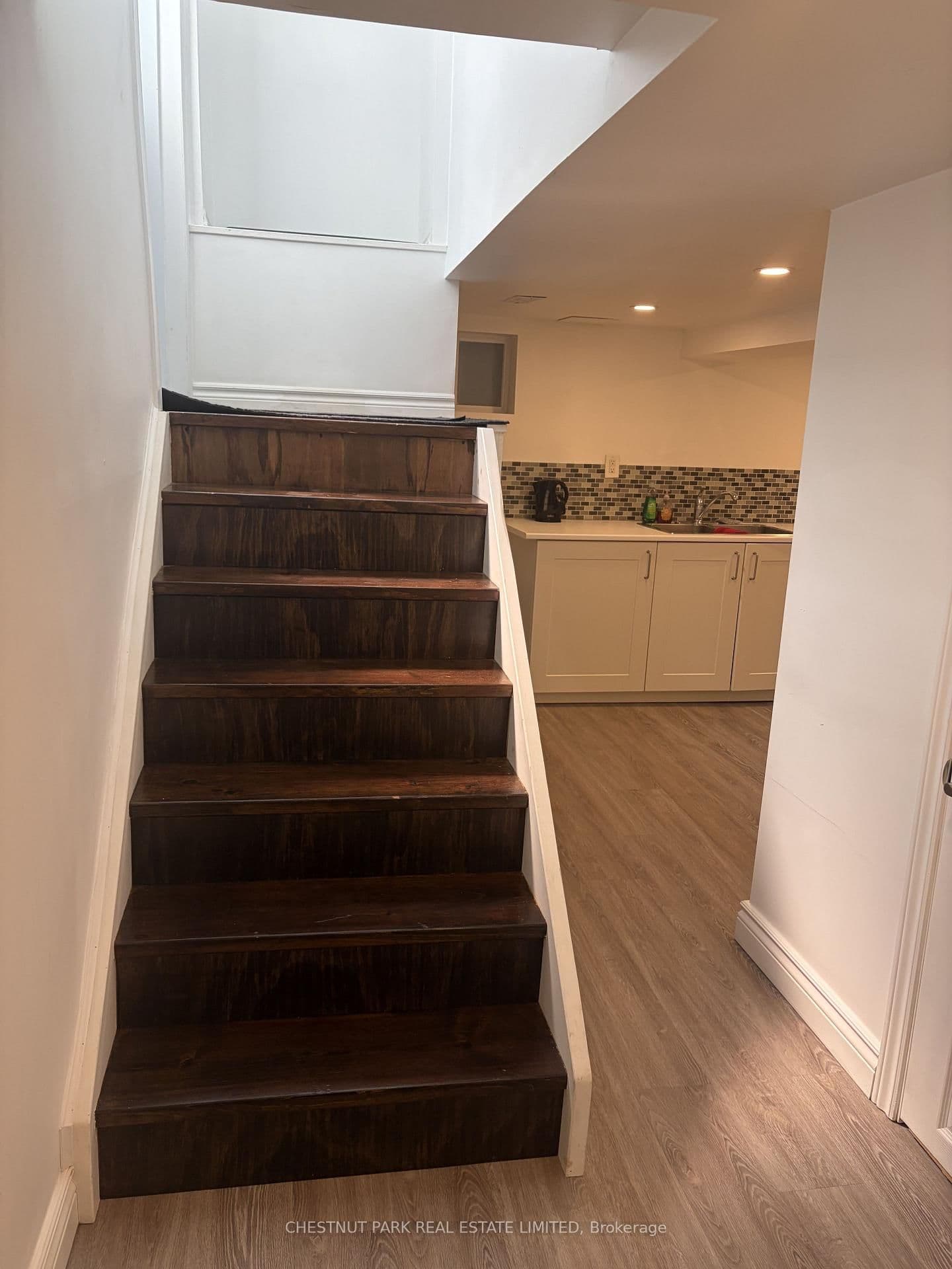 15 Denison Road E - Image 3