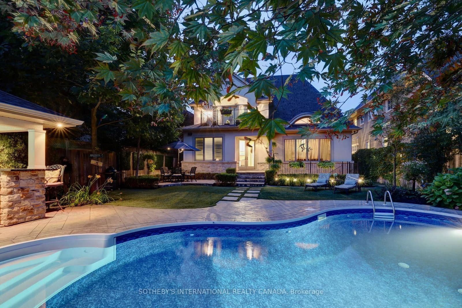 32 Oakwood Avenue S - Image 2