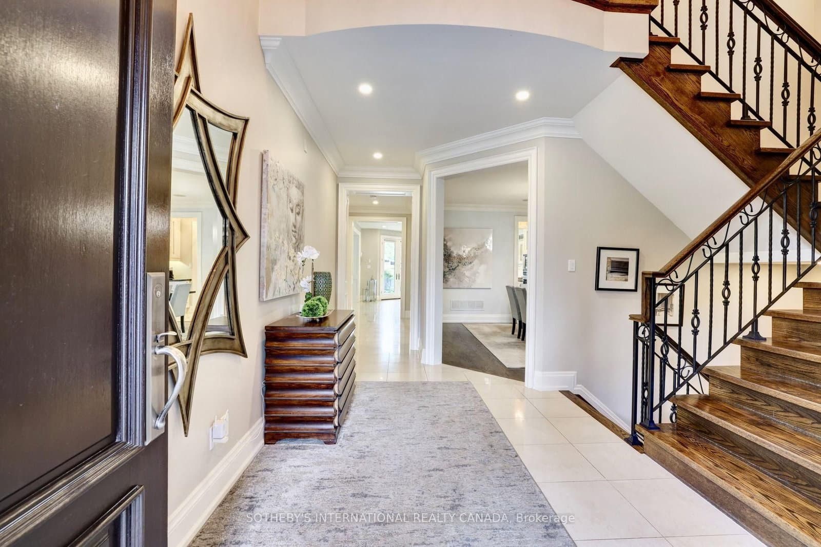 32 Oakwood Avenue S - Image 3