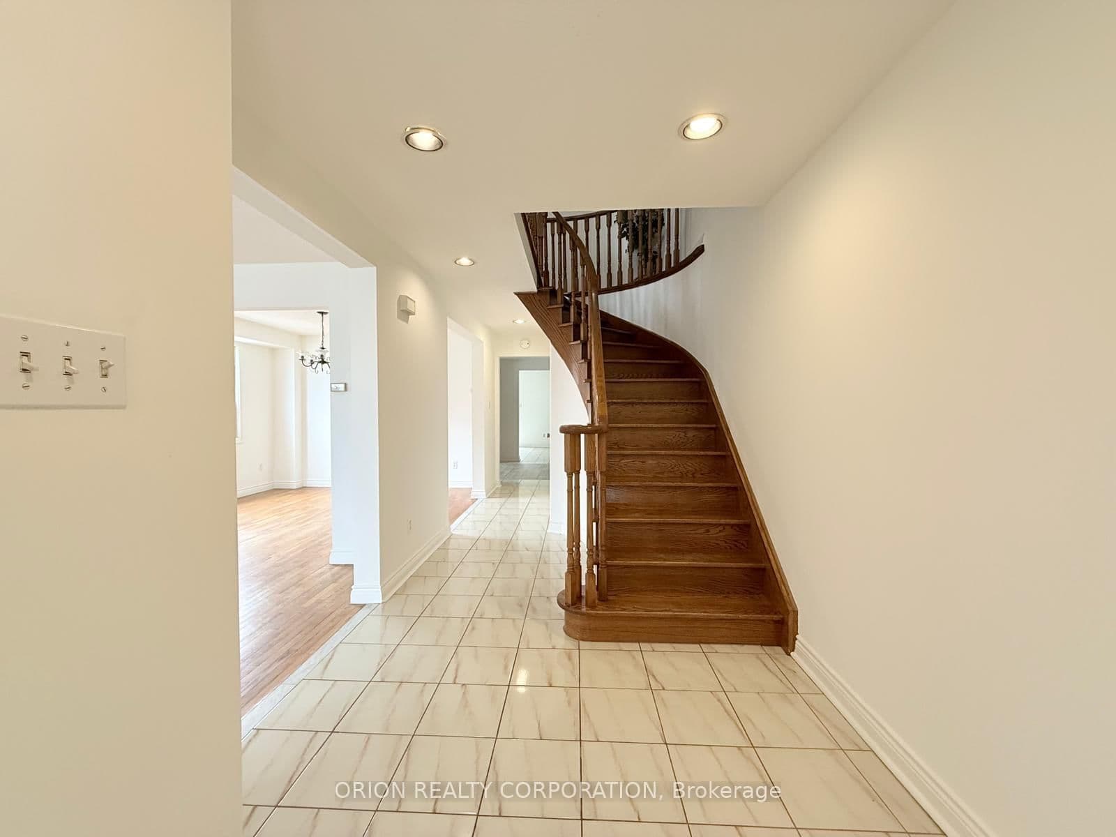 274 Viewmount Avenue, Unit Upper - Image 6