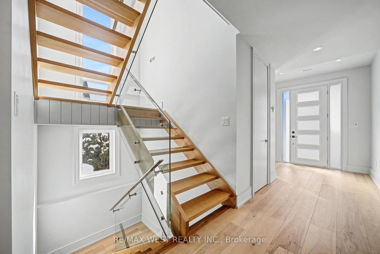 2267 Fifth Line W - Image 2