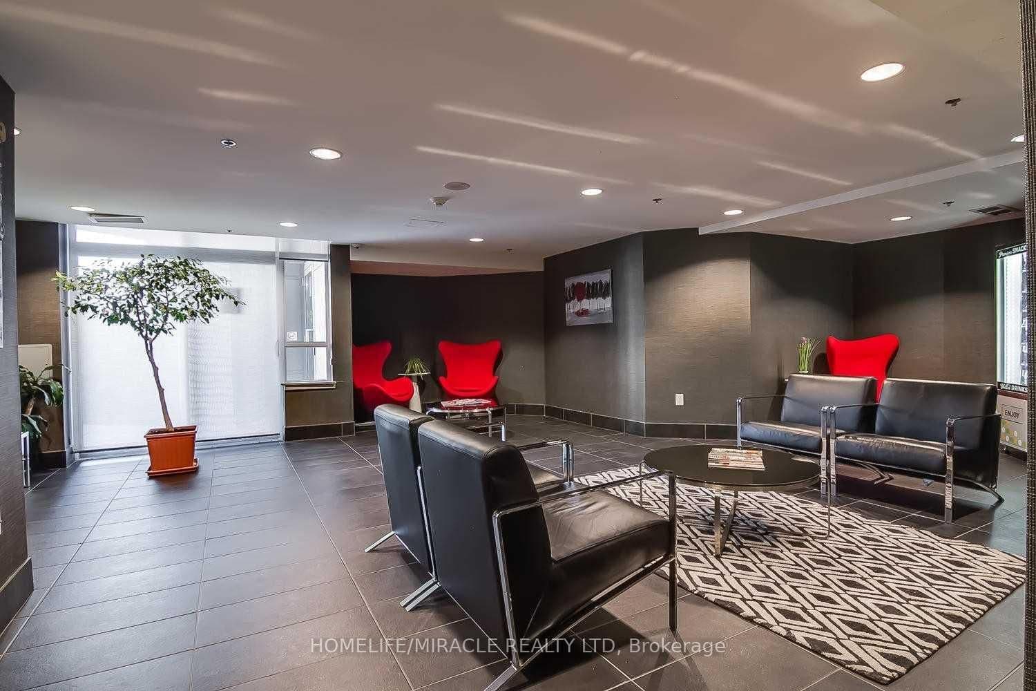 816 Lansdowne Avenue, Unit 423 - Image 2