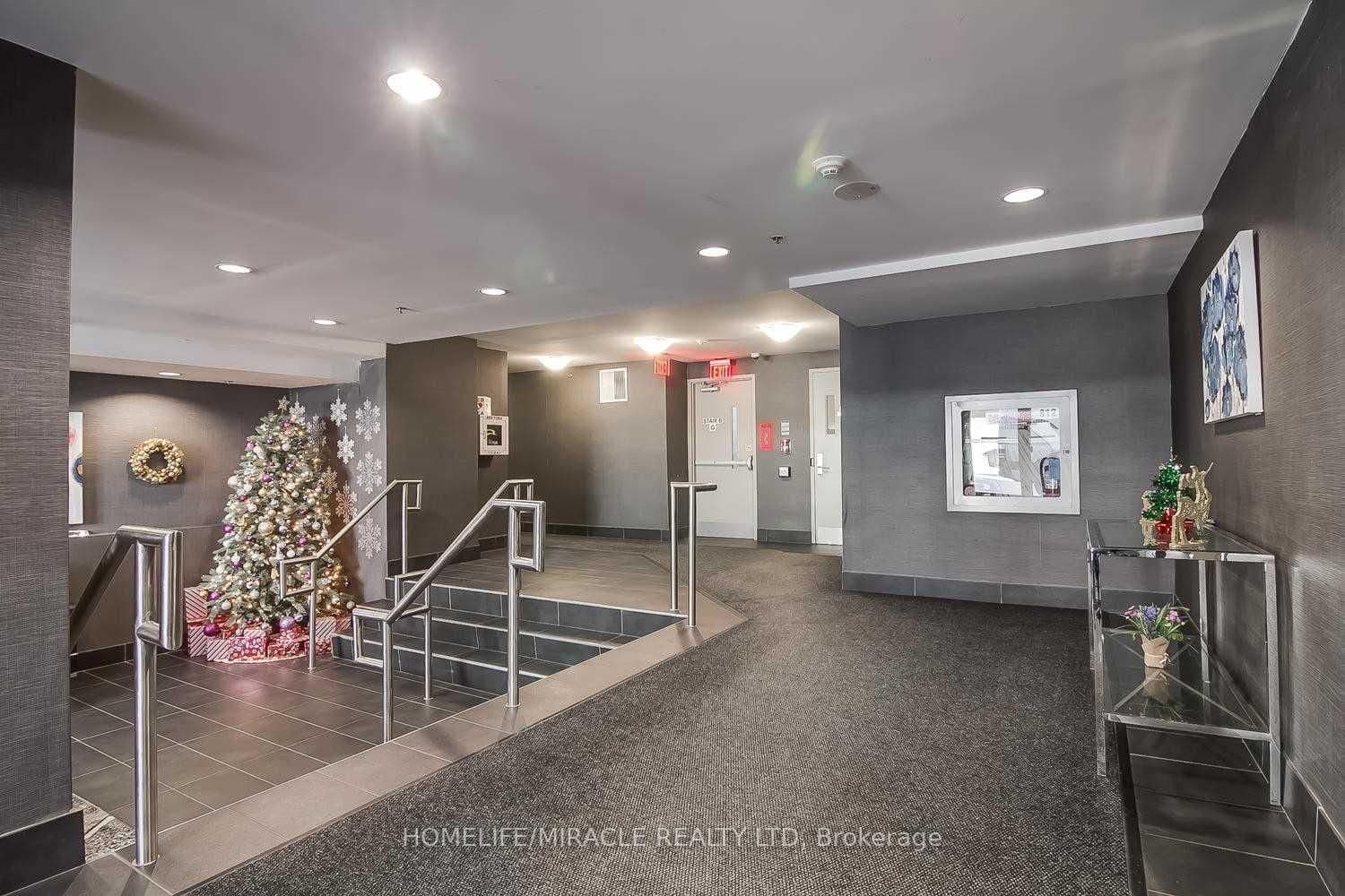 816 Lansdowne Avenue, Unit 423 - Image 3