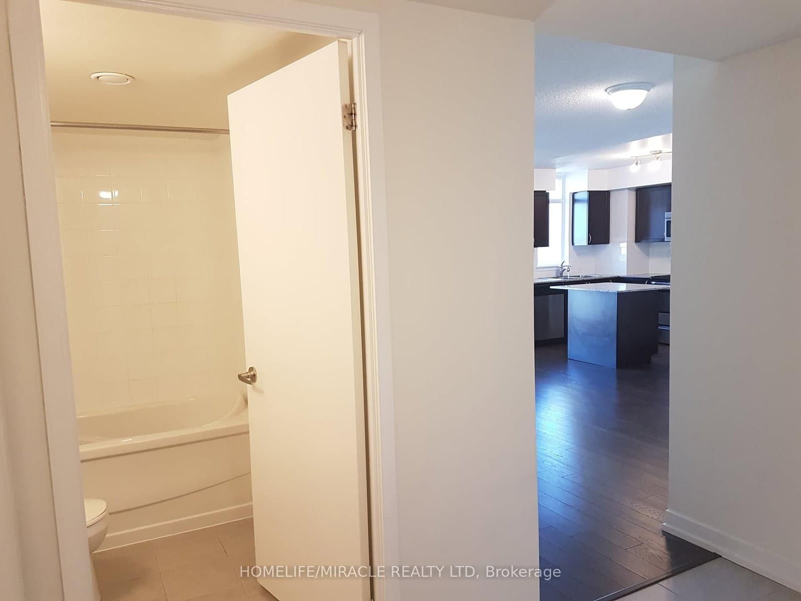 816 Lansdowne Avenue, Unit 423 - Image 4