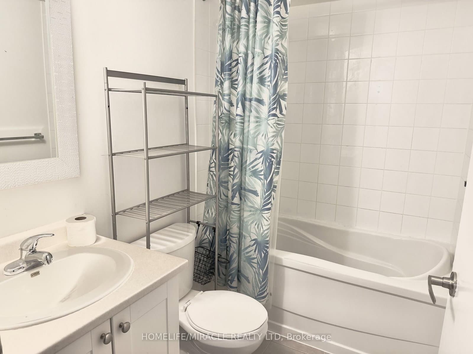 816 Lansdowne Avenue, Unit 423 - Image 5