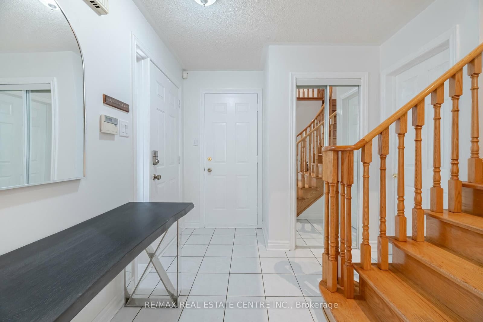 2485 Strathmore Crescent N - Image 6