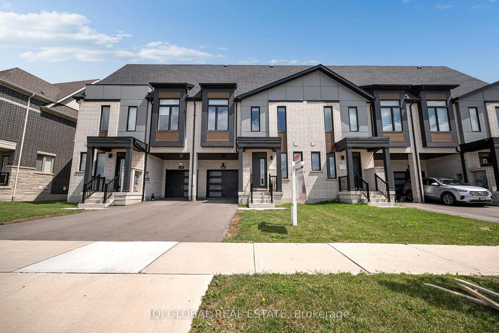66 Settlers Road E