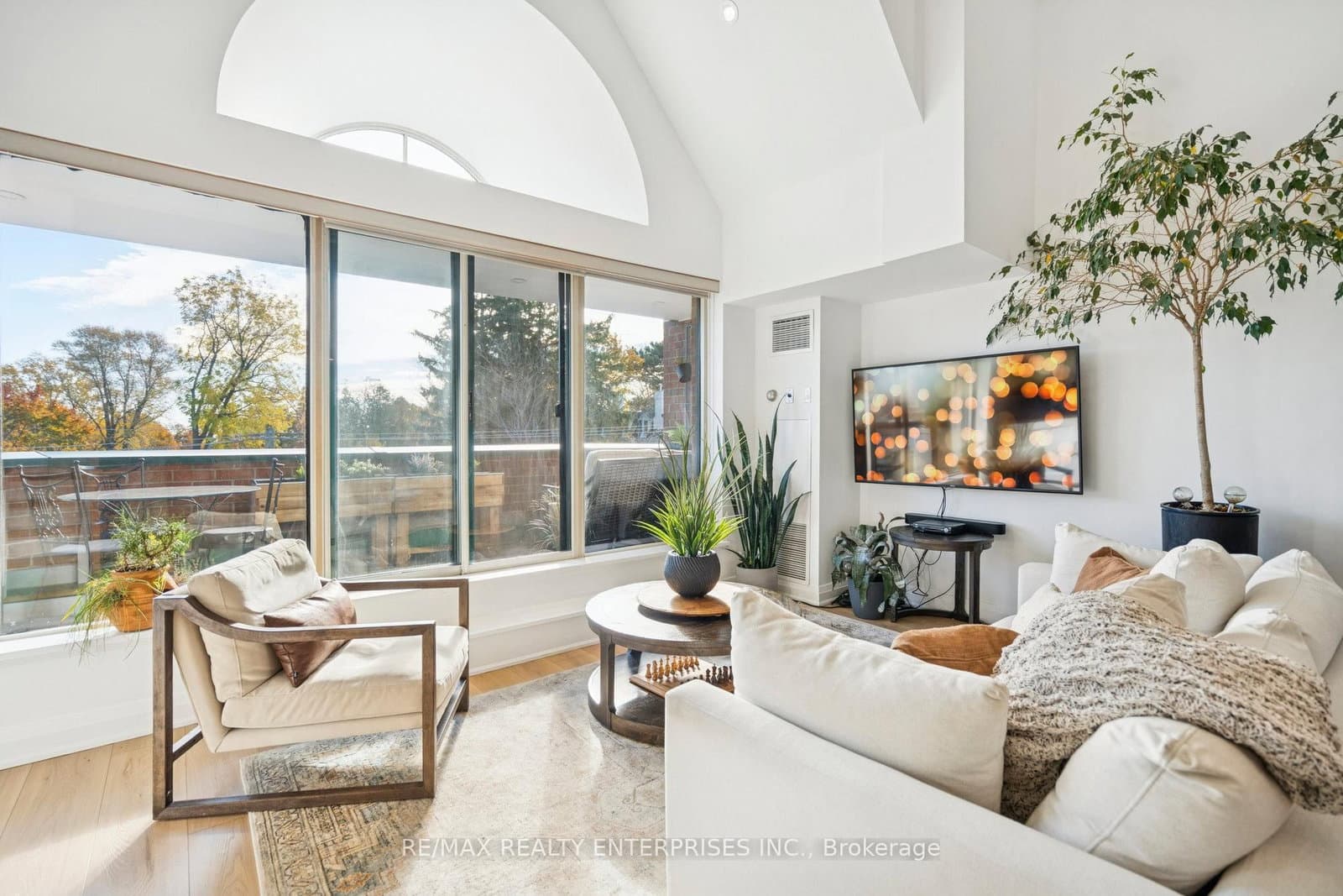 185 Robinson Street, Unit PH08 - Image 1