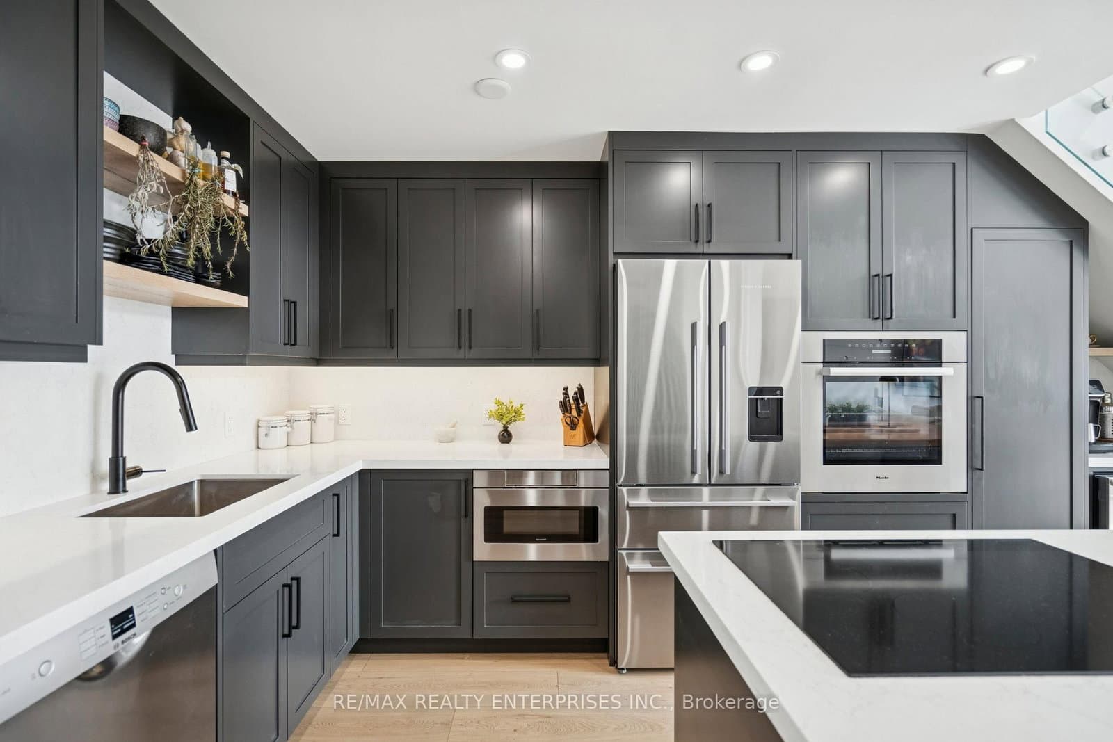 185 Robinson Street, Unit PH08 - Image 4
