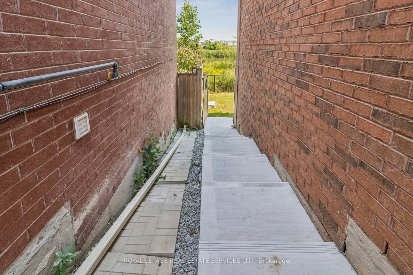 12 Locomotive Crescent, Unit Unit 2 - Image 3