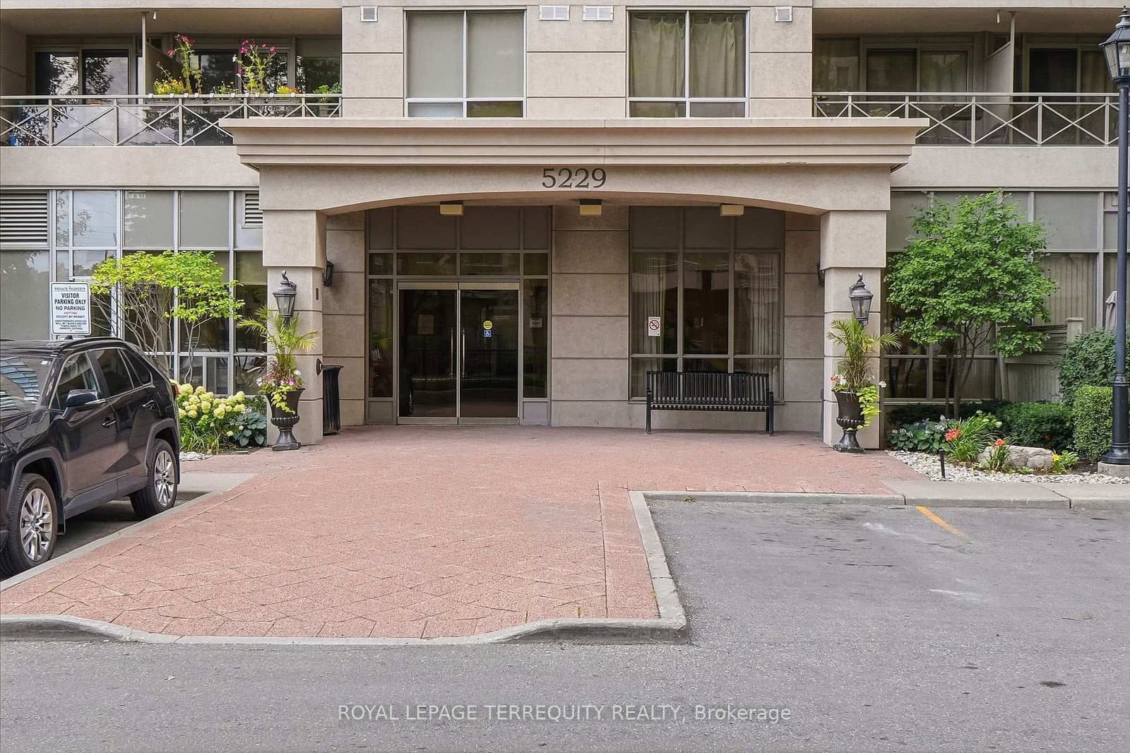 5229 Dundas Street W, Unit 405 - Image 3