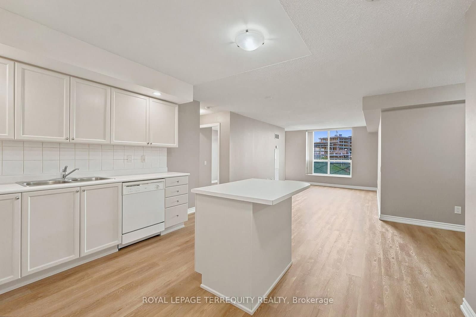5229 Dundas Street W, Unit 405 - Image 6