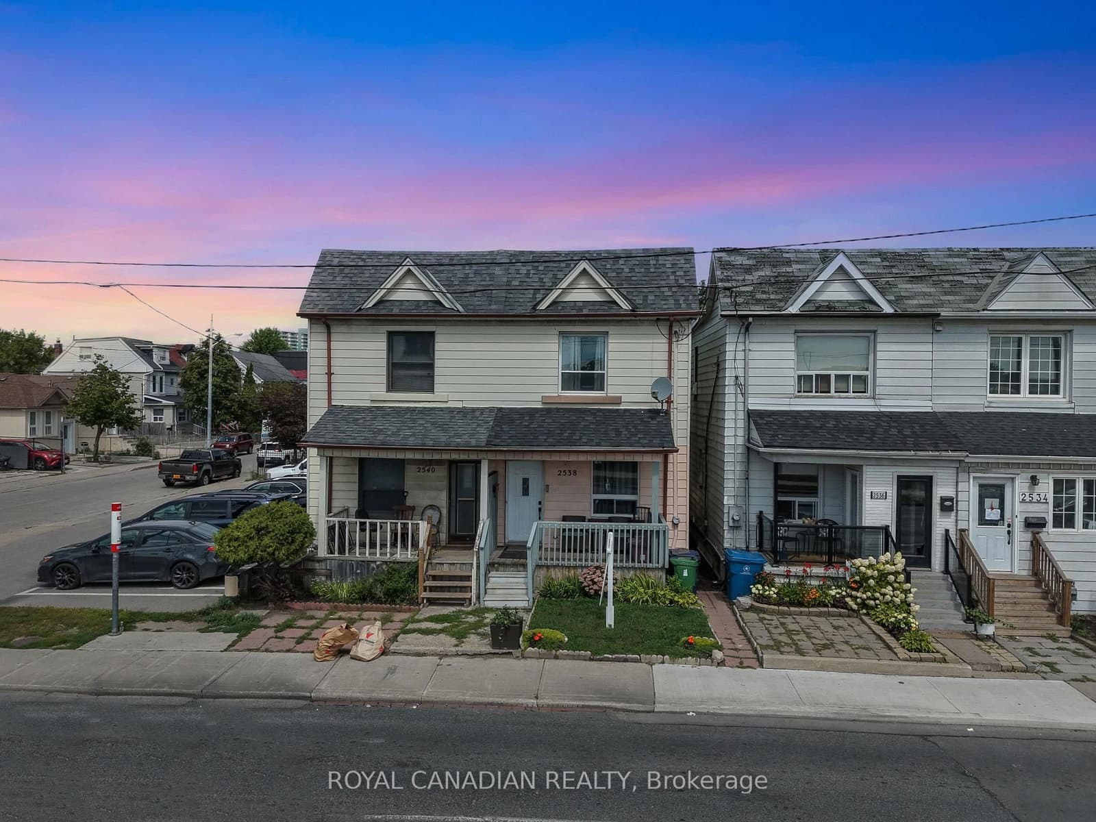 2538 St Clair Avenue W - Image 2