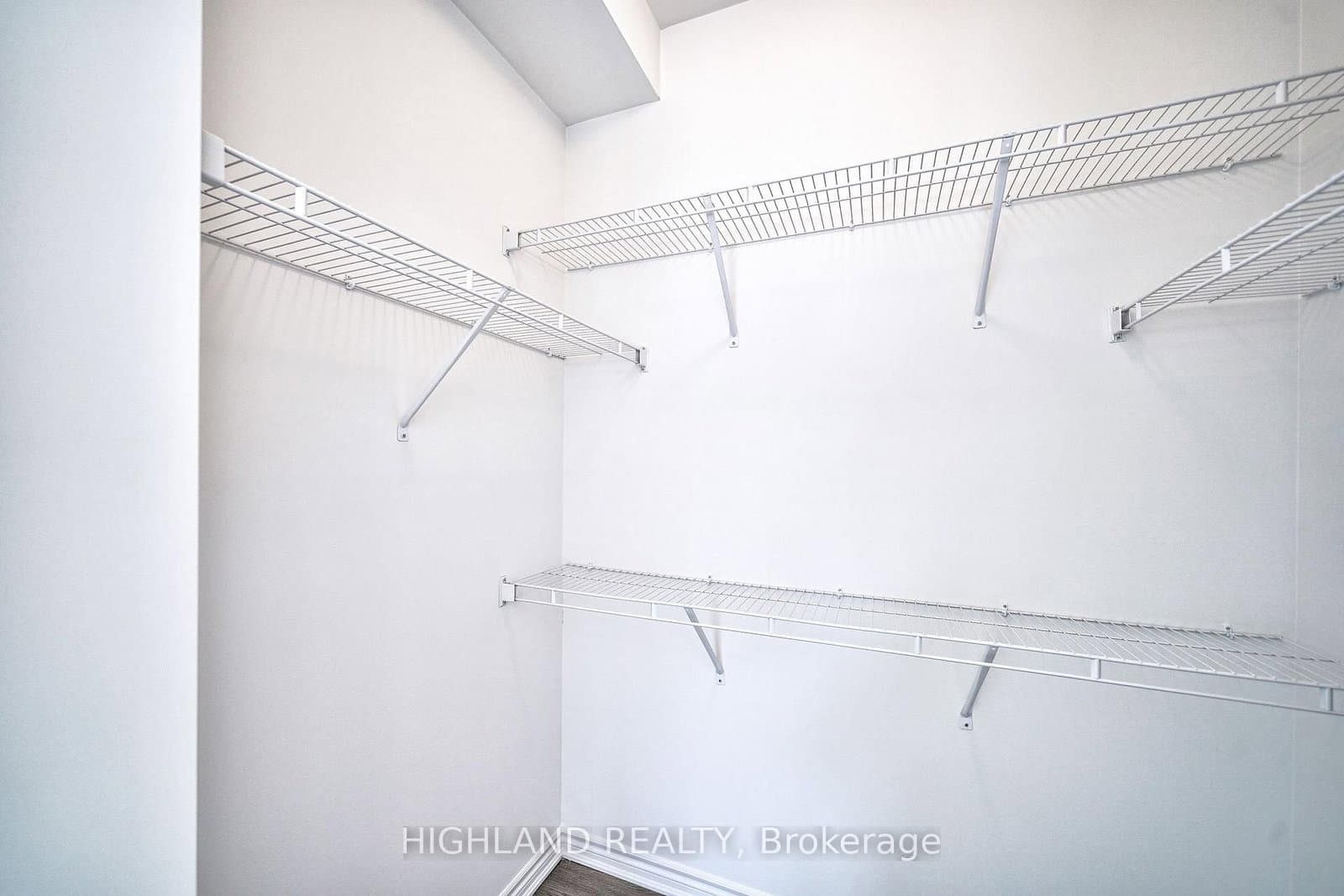 155 Settlers Road E - Image 6