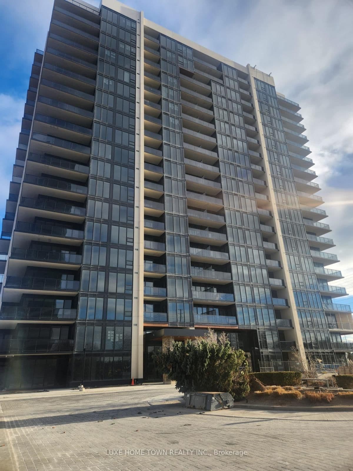 1035 Southdown Road, Unit 910 - Image 1