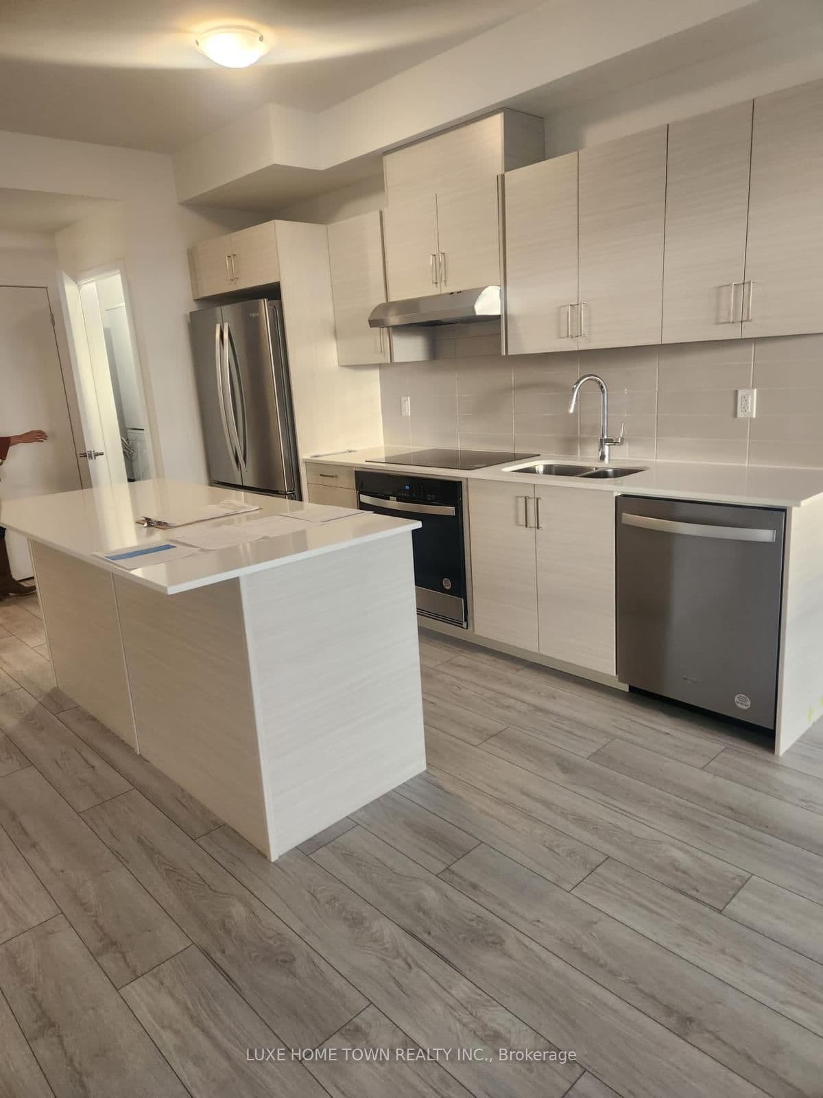 1035 Southdown Road, Unit 910 - Image 2