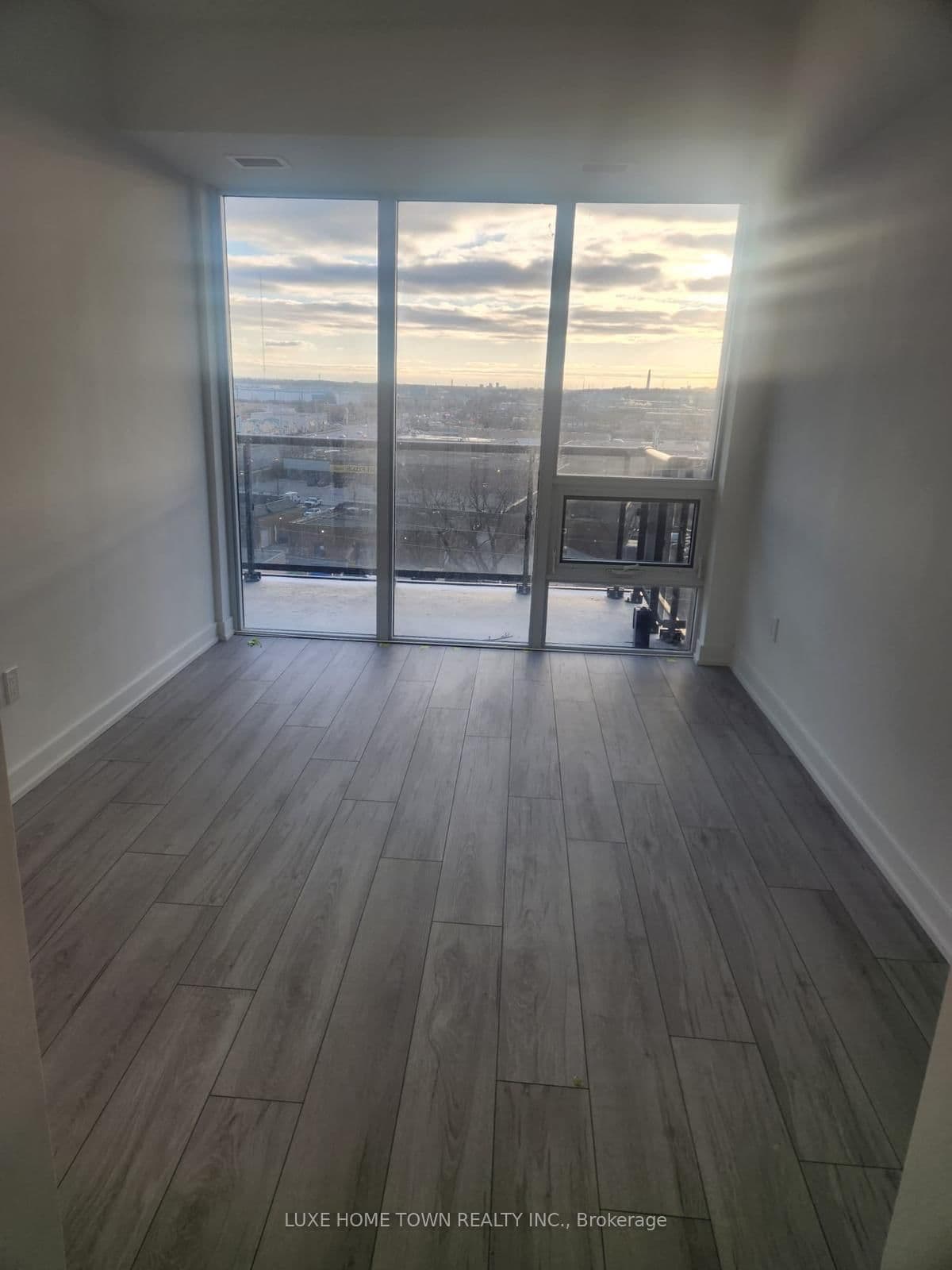 1035 Southdown Road, Unit 910 - Image 6