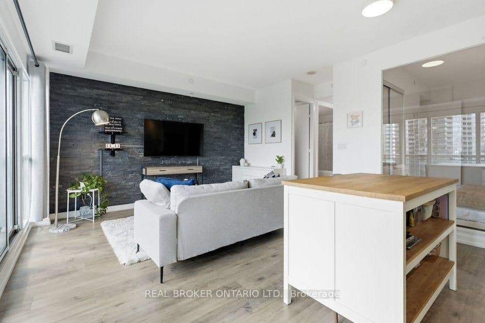 165 Legion Road N, Unit 825 - Image 5