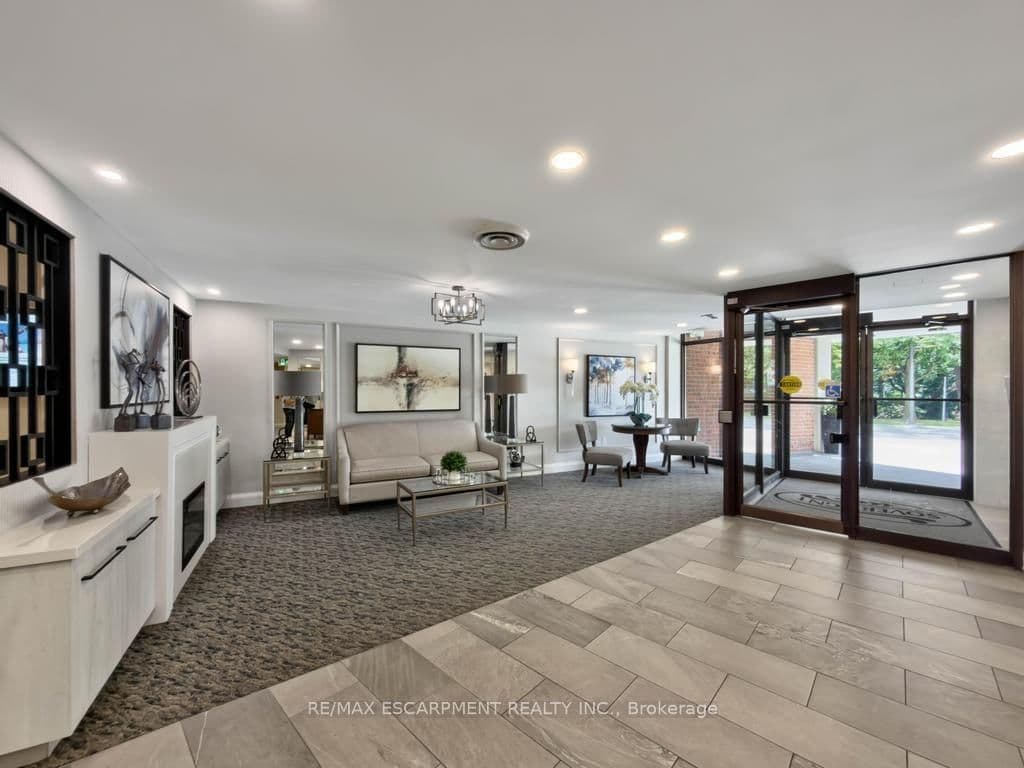 1230 Marlborough Court, Unit 202 - Image 4