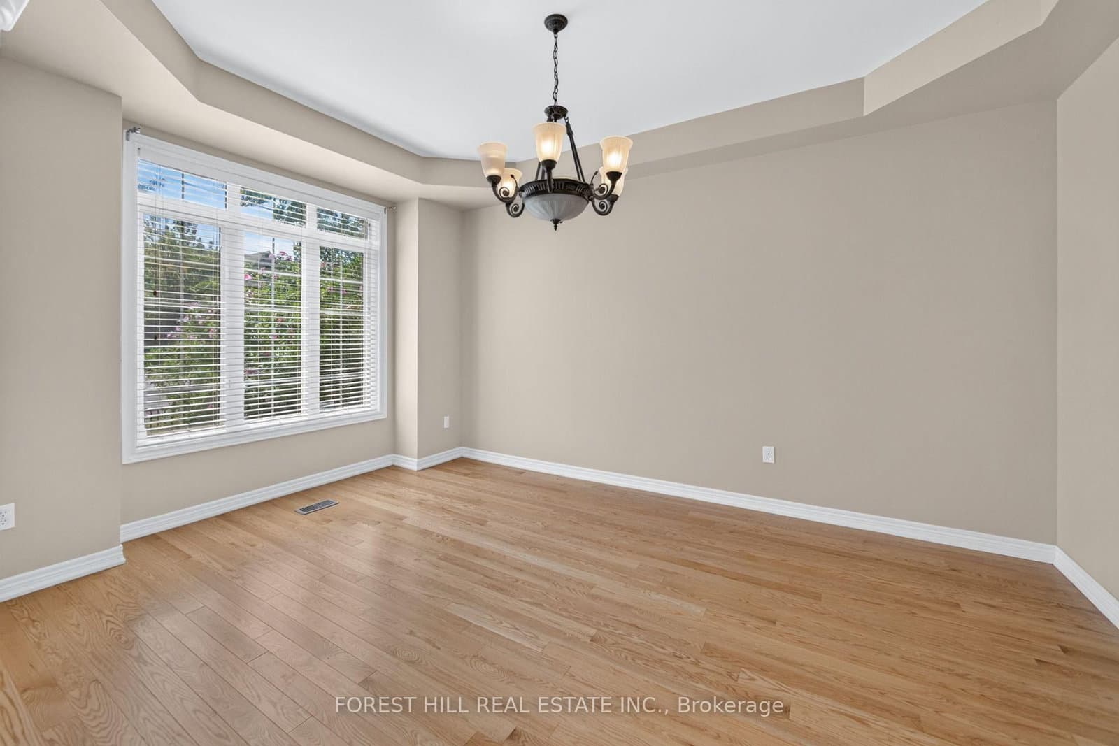 3549 Eglinton Avenue W - Image 4
