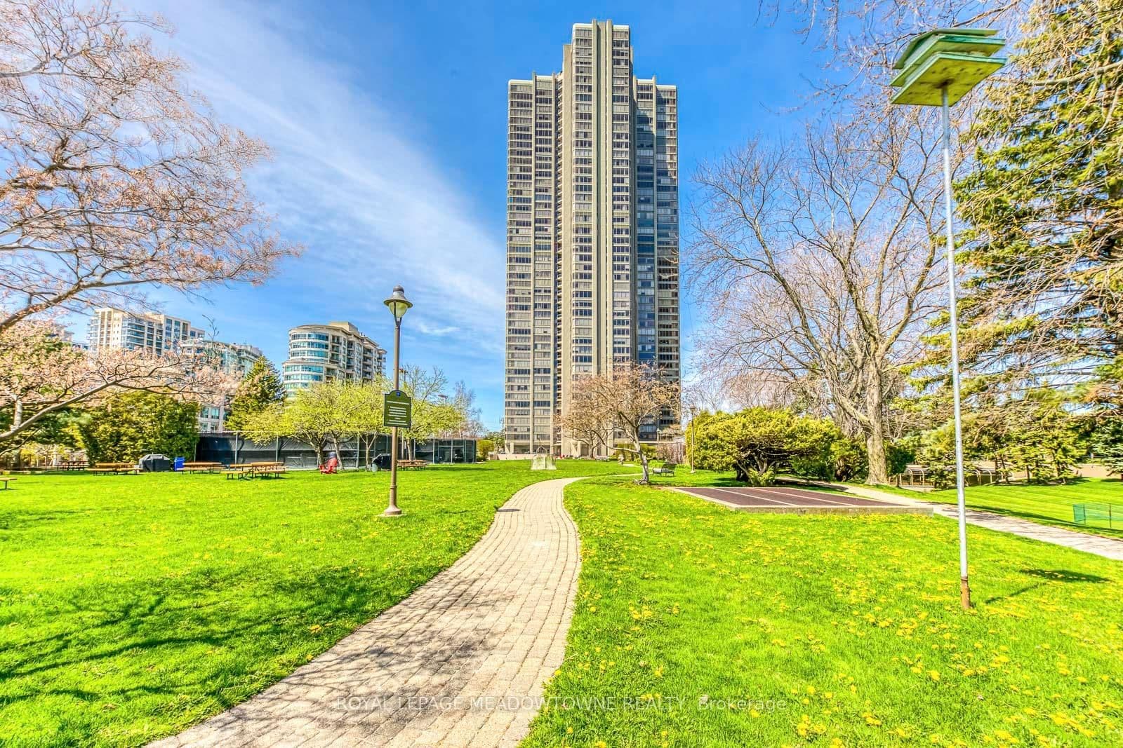 2045 Lakeshore Boulevard W, Unit 2011 - Image 2