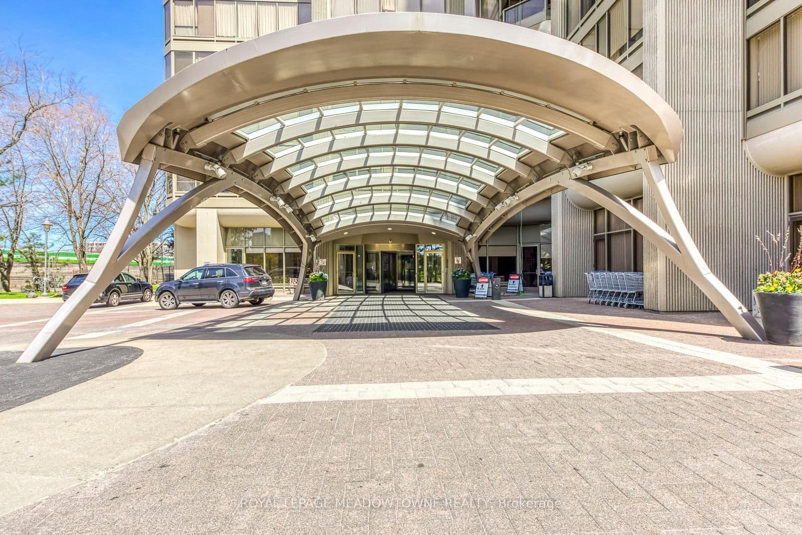 2045 Lakeshore Boulevard W, Unit 2011 - Image 3