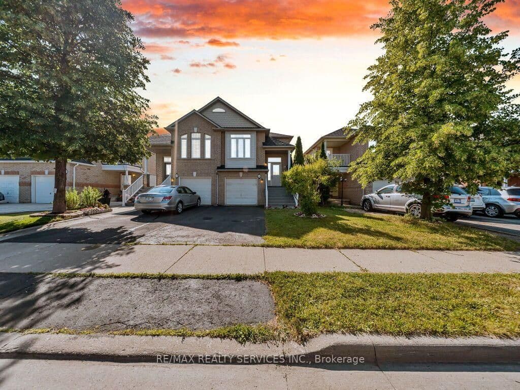 101 River Rock Crescent - Image 1