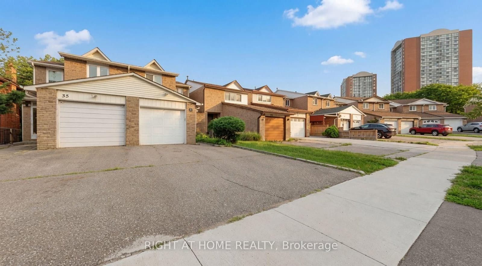35 Chalfield Lane - Image 2