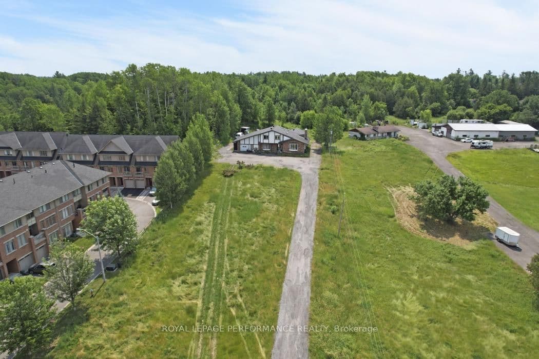 1016 Old Montreal Road - Image 6