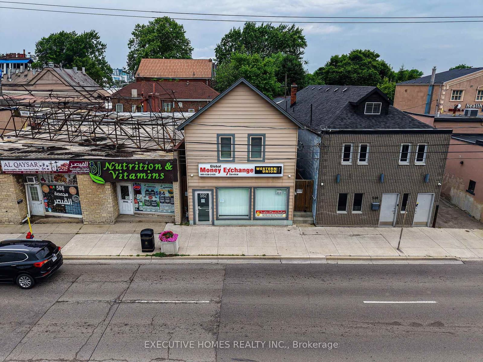 582 Upper James Street - Image 1
