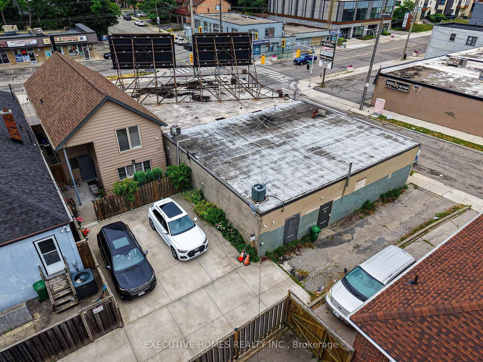 582 Upper James Street - Image 3
