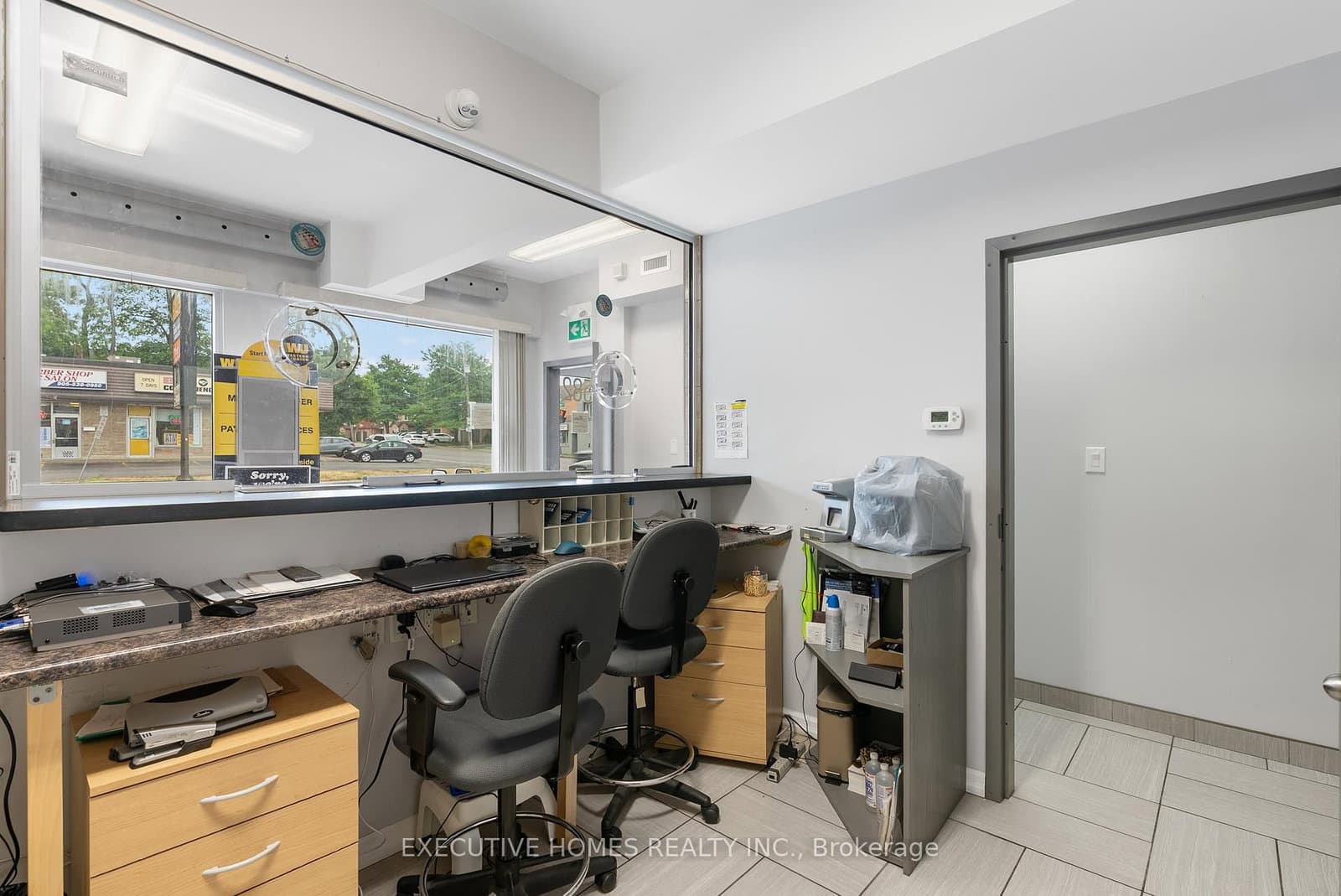 582 Upper James Street - Image 6