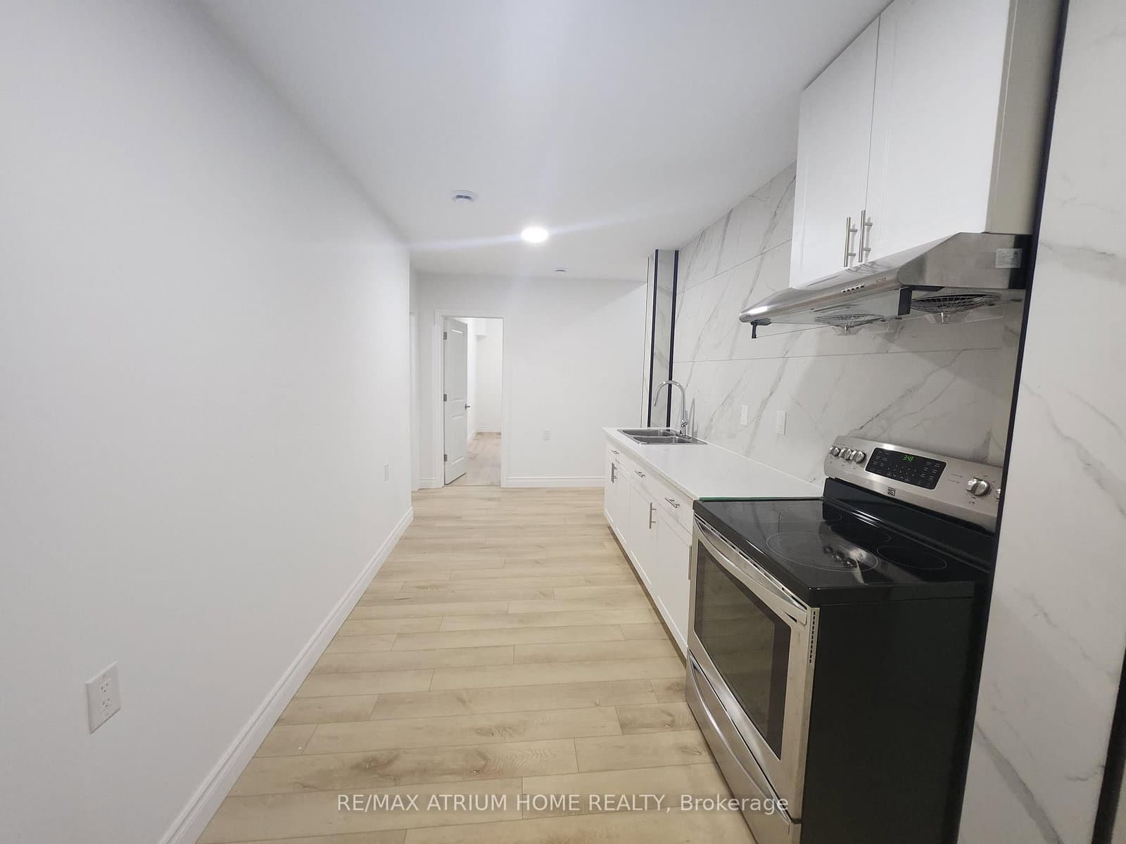 71 Main Street E - Image 6
