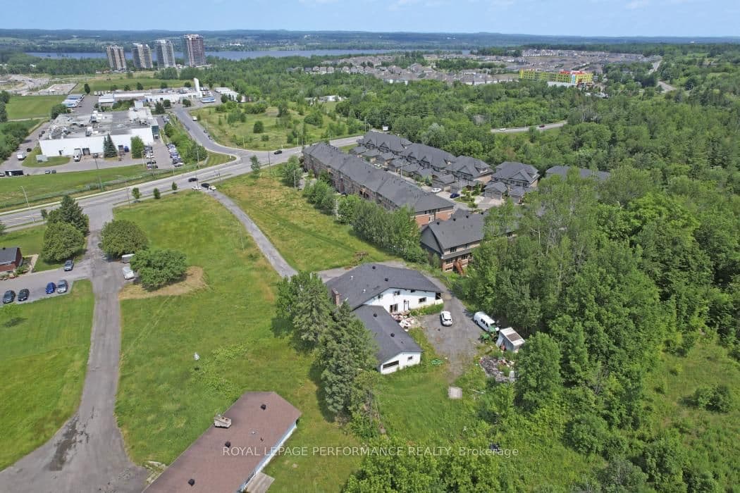 1016 Old Montreal Road - Image 5